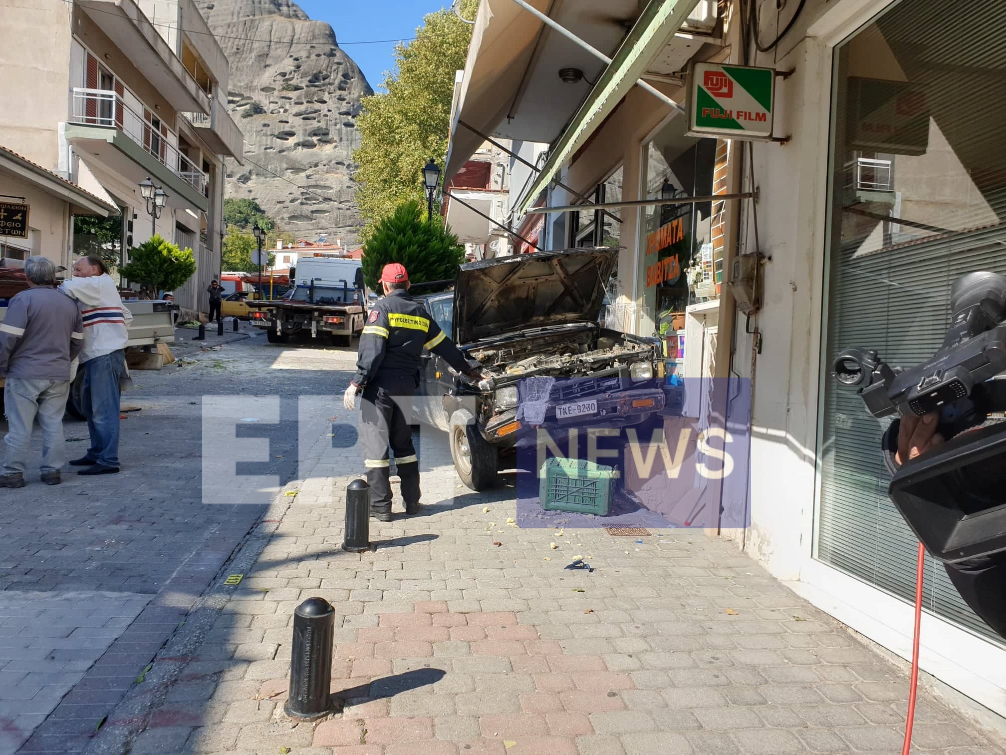 Σκηνές πανικού στη λαϊκή αγορά της Καλαμπάκας – Παραγωγός παρέσυρε με το αυτοκίνητό τη γυναίκα του