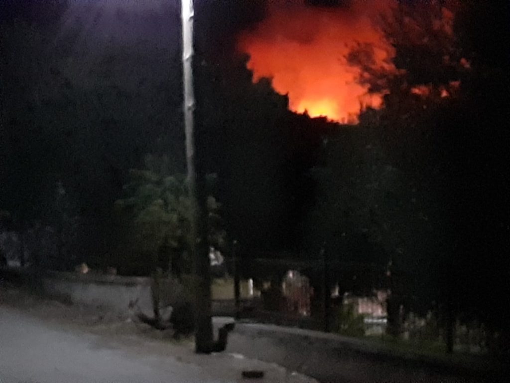 Λέσβος: Υπό έλεγχο η φωτιά στην Πτερούντα – Η δεύτερη σε 10 μέρες