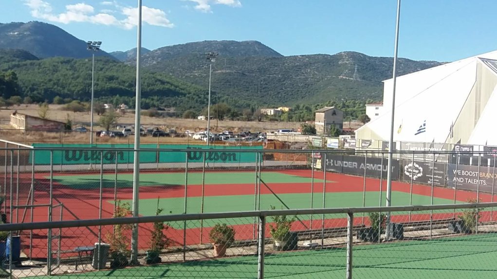 Εργασίες ανακατασκευής των γηπέδων του τένις στο δημοτικό αθλητικό κέντρο της Τρίπολης