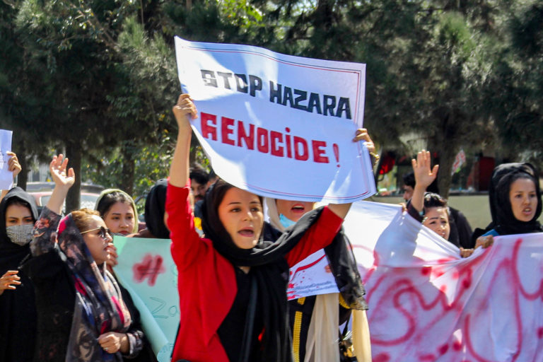 Αφγανιστάν: Διαδήλωση γυναικών μετά την επίθεση αυτοκτονίας εναντίον εκπαιδευτικού κέντρου στην Καμπούλ