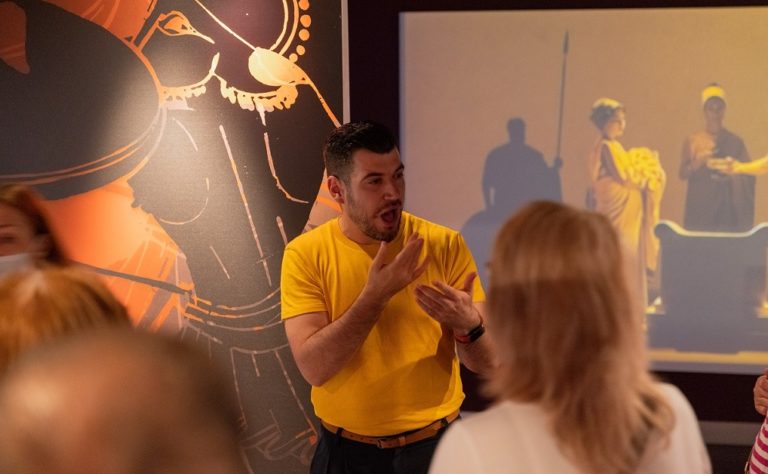 Δωρεάν ξεναγήσεις στις μόνιμες συλλογές του Μουσείου Κυκλαδικής Τέχνης στην Ελληνική Νοηματική Γλώσσα