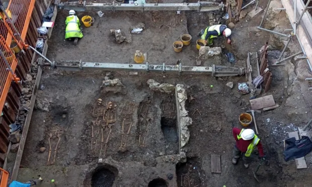 Βρετανία: Ανακαλύφθηκαν εκατοντάδες σκελετοί κάτω από ένα παλιό πολυκατάστημα