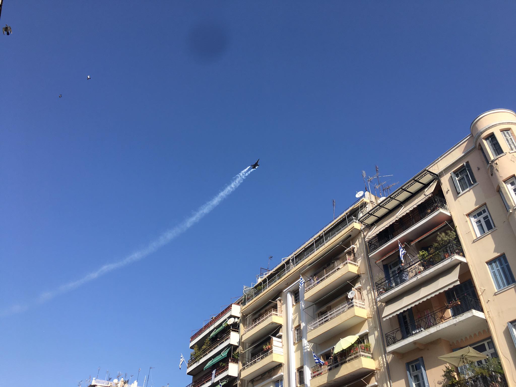 Θεσσαλονίκη: Ο “Ζευς” της Πολεμικής Αεροπορίας στον ουρανό της πόλης