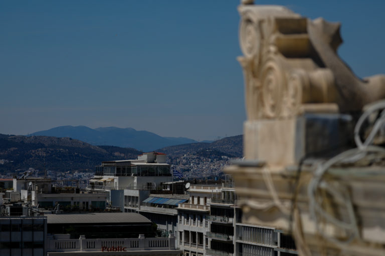 Γονικές παροχές ακινήτων – Μεταβιβάσεις: Έως και 2,5 χρόνια καθυστέρηση για συμβόλαιο αγοραπωλησίας (video)