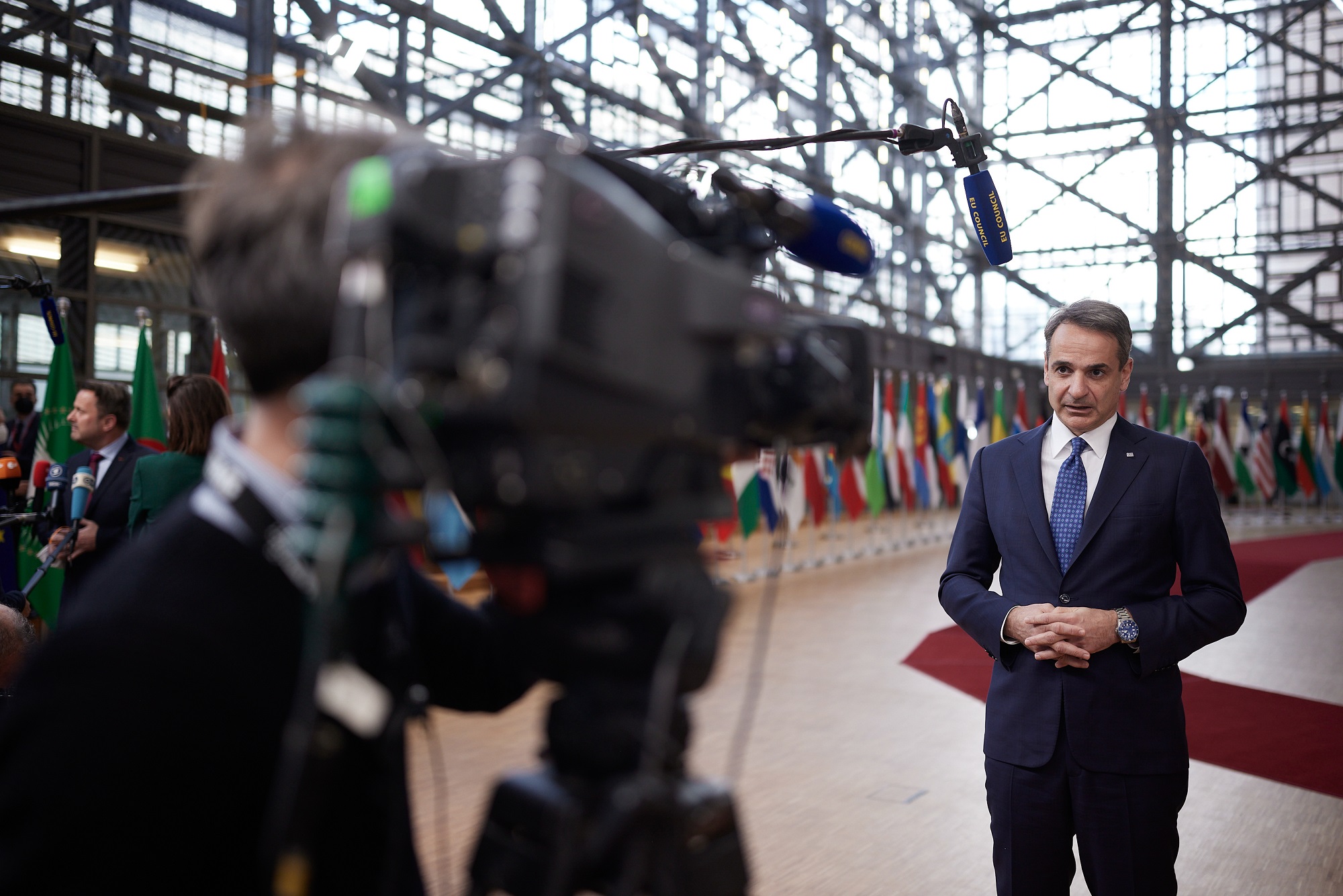 Στις Βρυξέλλες ο πρωθυπουργός – Ζητούμενο της Ελλάδας να σταλεί σαφές μήνυμα στις αγορές ενέργειας