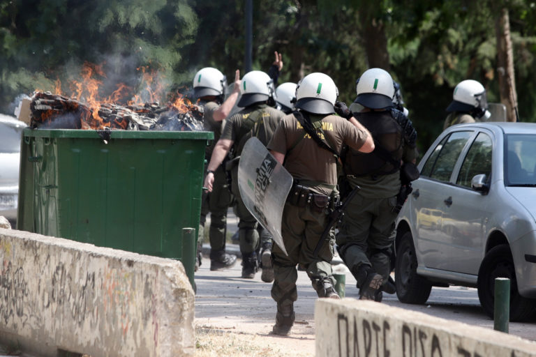 Θεσσαλονίκη: Εκτεταμένα επεισόδια μεταξύ ΜΑΤ και κουκουλοφόρων – Μία σύλληψη