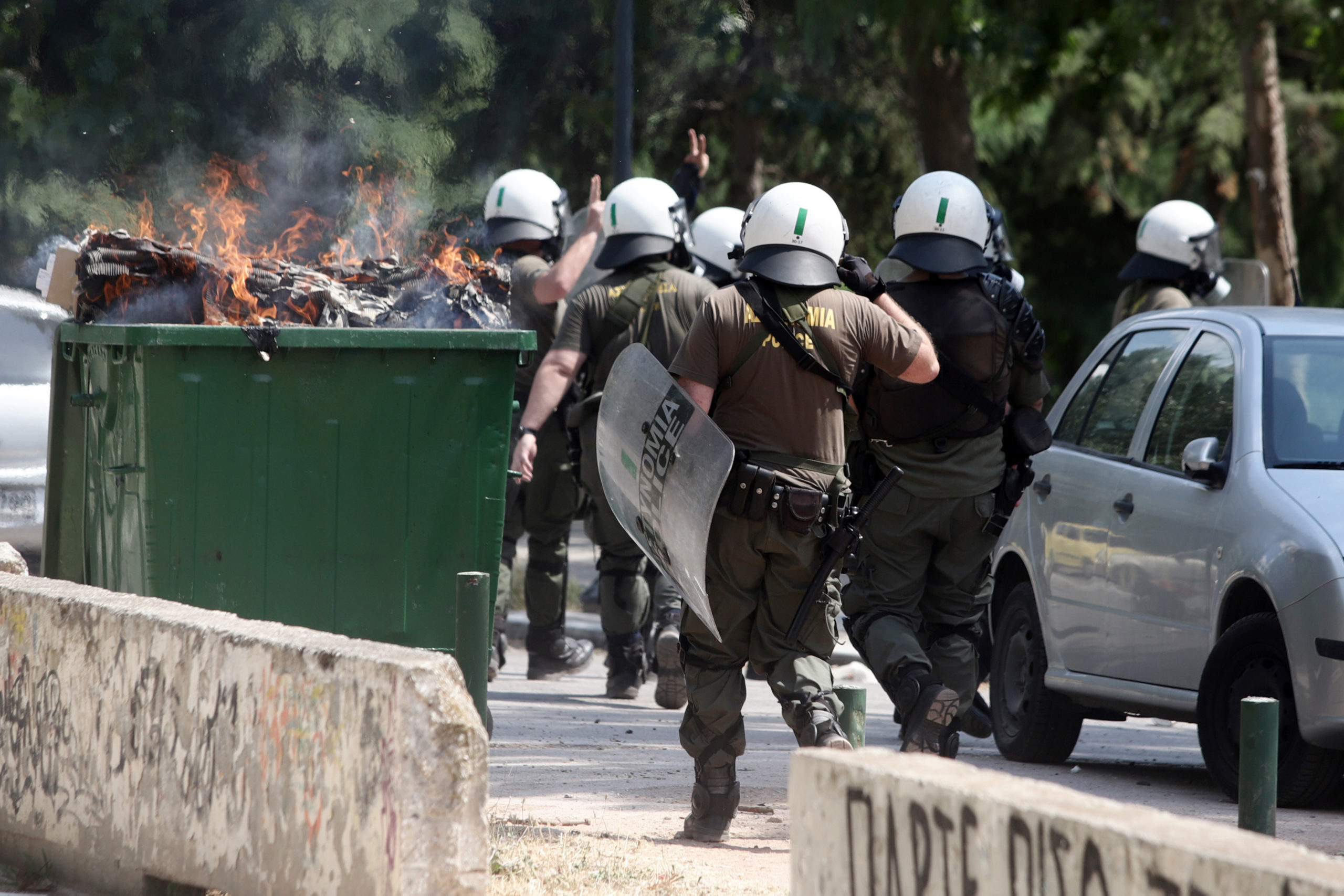 Θεσσαλονίκη: Επίθεση με μολότοφ σε διμοιρία των ΜΑΤ στο ΑΠΘ