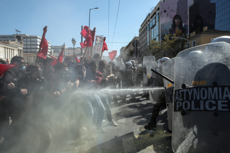 Φοιτητικό συλλαλητήρια με στιγμές έντασης και χρήση χημικών (video)