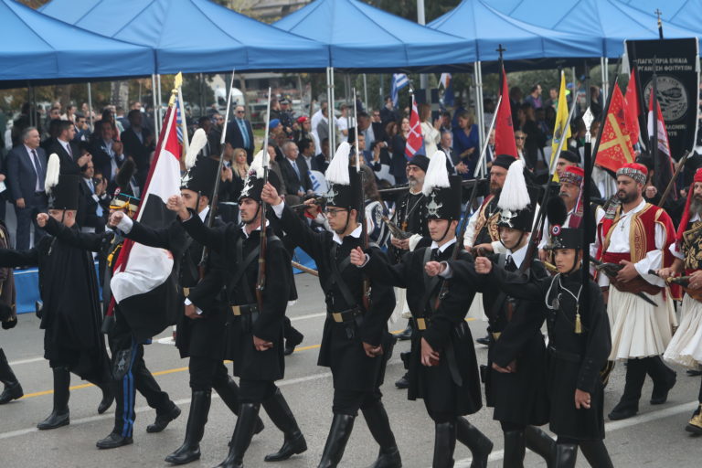 Στρατιωτική παρέλαση στη Θεσσαλονίκη – Μαθητικές σε όλη τη χώρα