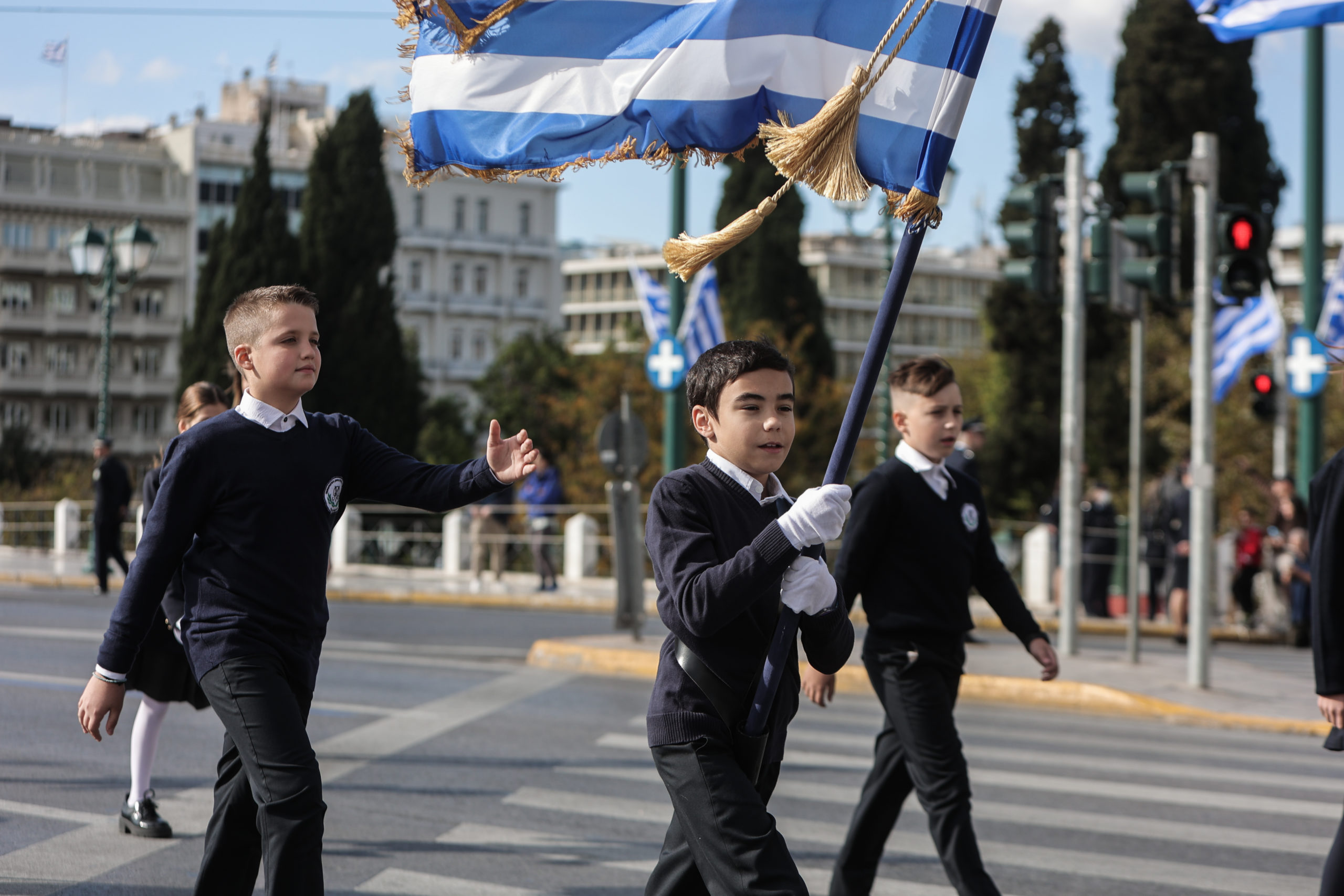 28η Οκτωβρίου: Σε εξέλιξη η μαθητική παρέλαση στο κέντρο της Αθήνας