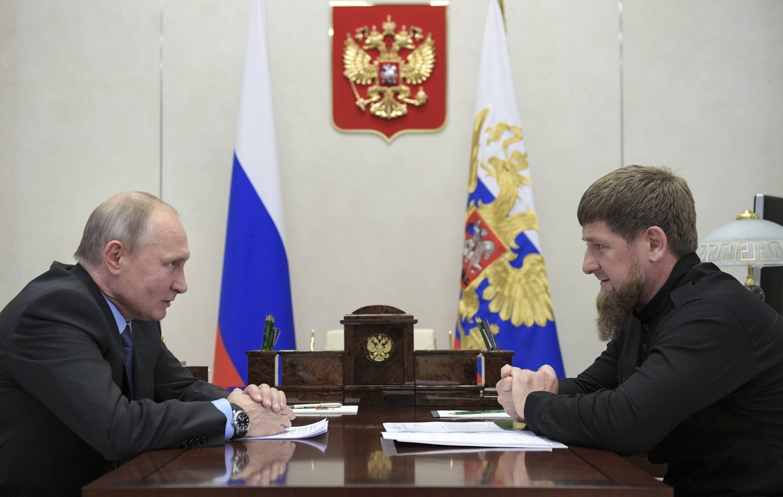 Στην πρώτη γραμμή του πολέμου στην Ουκρανία ο Τσετσένος ηγέτης – Απειλές Πούτιν προς τις ΗΠΑ