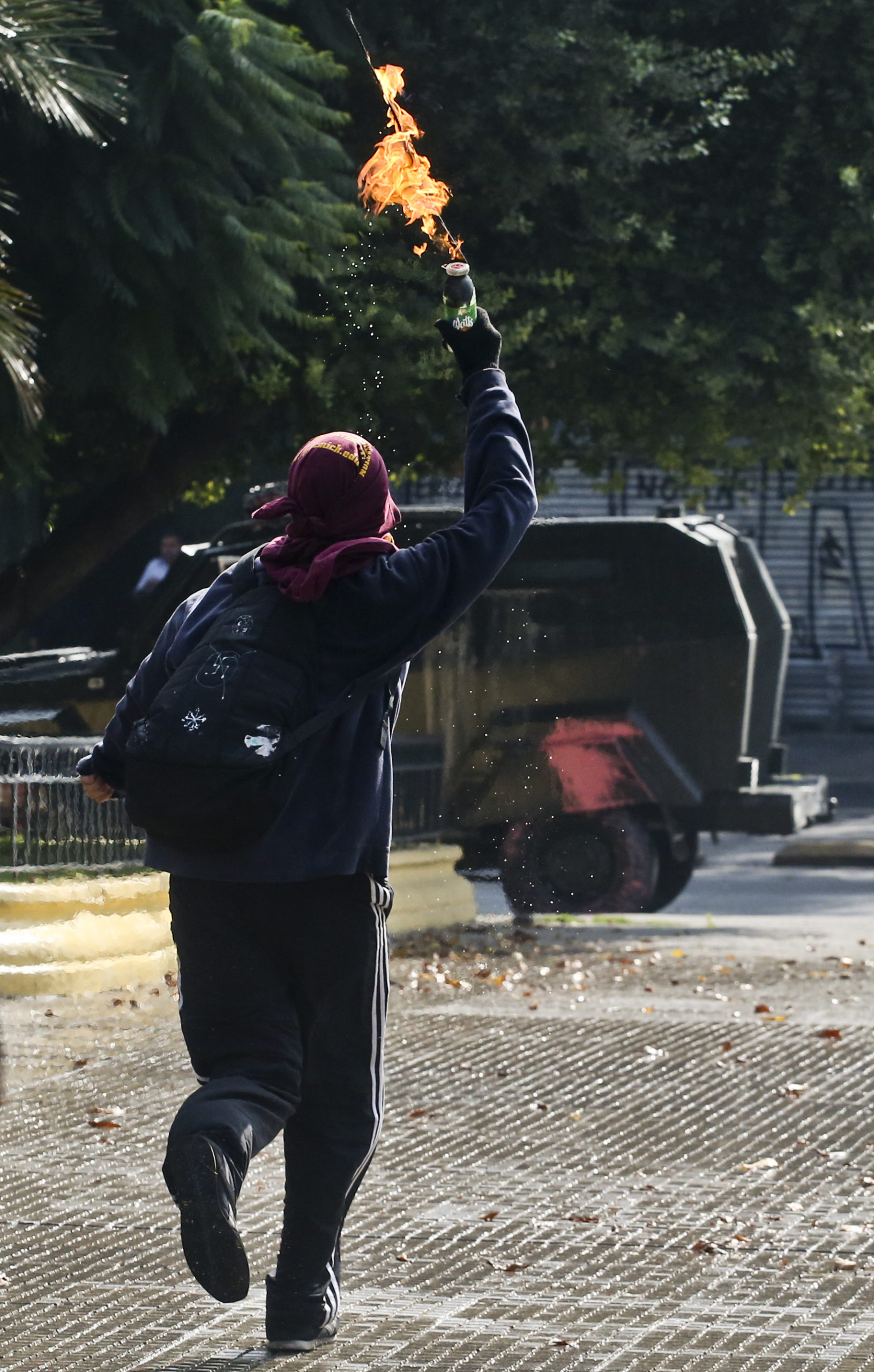 Χιλή: Συγκρούσεις διαδηλωτών και αστυνομίας κατά την 3η επέτειο του κοινωνικού ξεσηκωμού το 2019