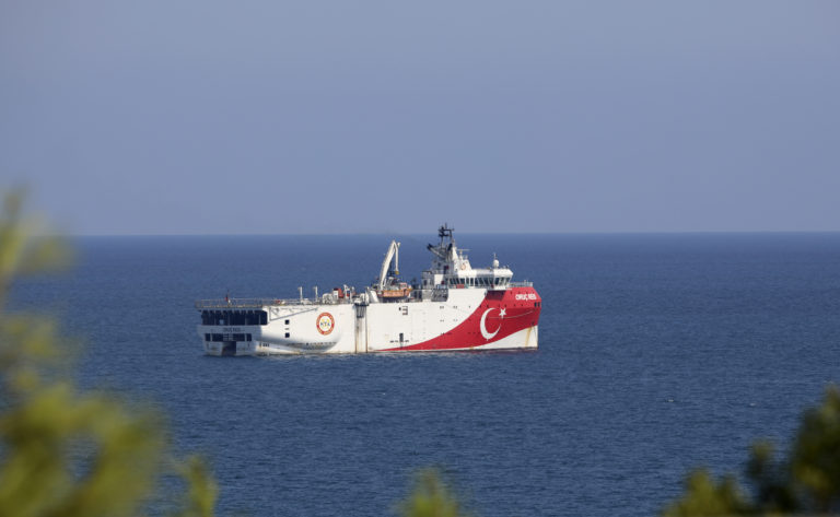 «Μεταστροφή» στις διμερείς σχέσεις από την Τουρκία – Πώς ερμηνεύεται από την Αθήνα