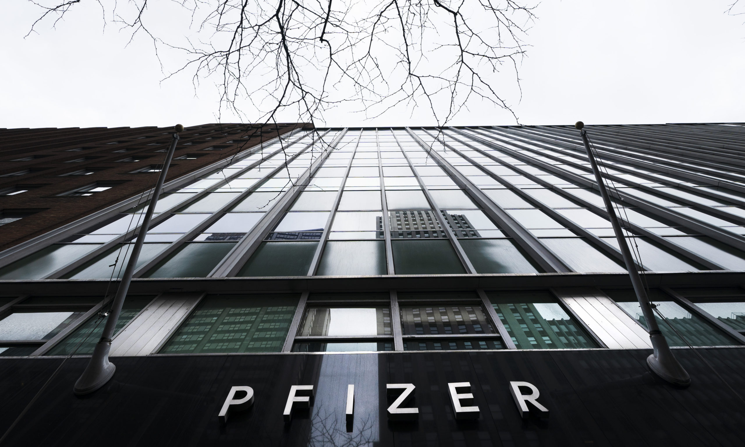 Ιταλία: Για ενδεχόμενη φοροδιαφυγή ελέγχεται η Pfizer – Για «απλούς ελέγχους» κάνει λόγο εκπρόσωπος της φαρμακευτικής