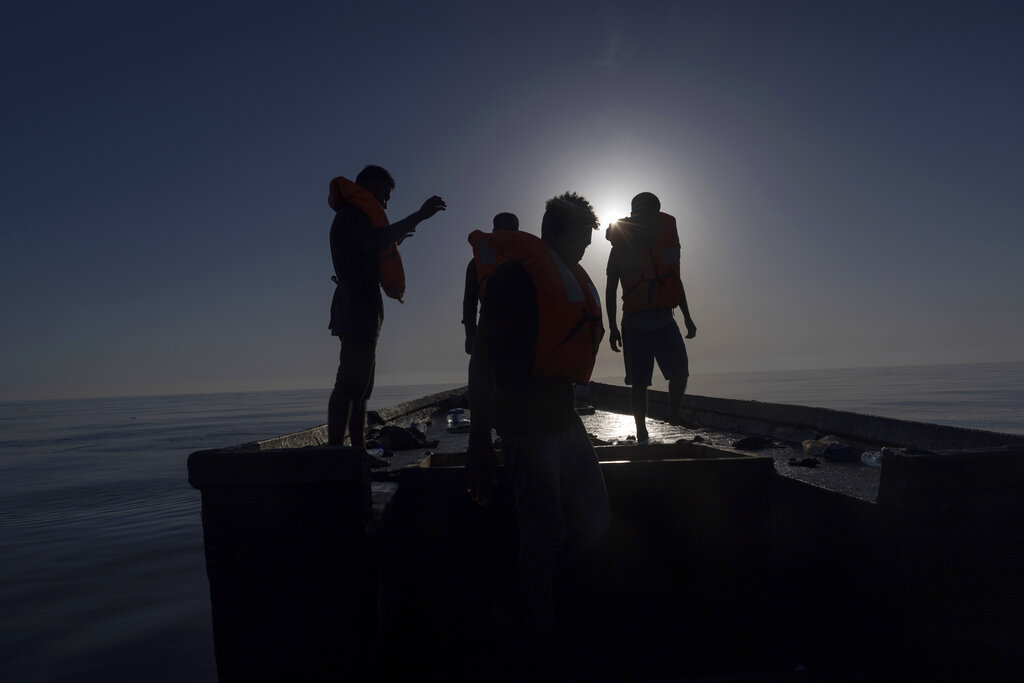Ιταλία: Φωτιά σε σκάφος με μετανάστες – Δύο παιδιά απανθρακώθηκαν