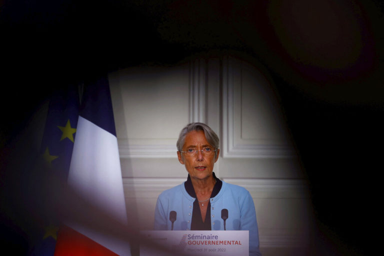 Γαλλία: Αντιμέτωπη με 3 προτάσεις μομφής η κυβέρνηση – Καμία δεν αναμένεται να υπερψηφιστεί