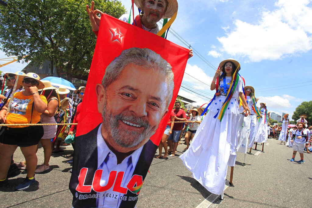 Βραζιλία: Ο Λούλα διατηρεί το προβάδισμα έναντι του Μπολσονάρου στις δημοσκοπήσεις