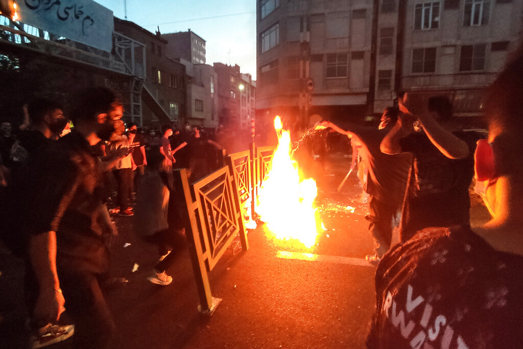 Ιράν: Βίντεο δείχνουν φωτιά να βγαίνει από τη φυλακή Εβίν στην Τεχεράνη