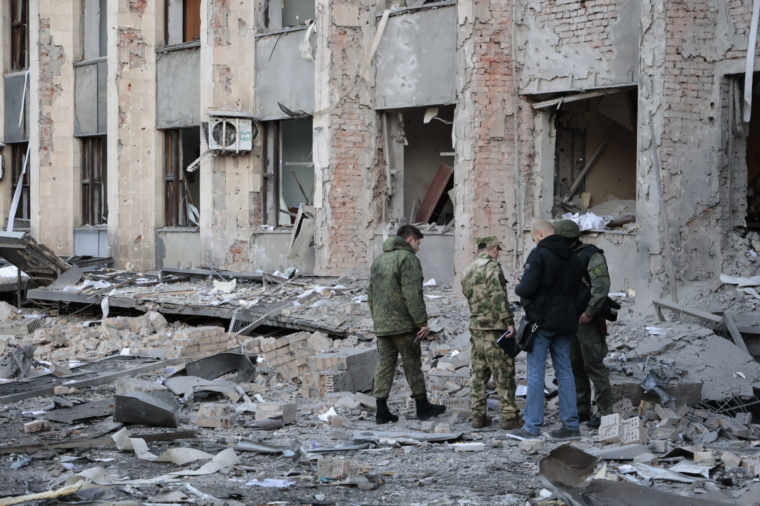 Ζελένσκι: Σφοδρές μάχες γύρω από δύο πόλεις του Ντονμπάς