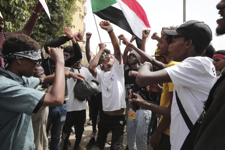 Σουδάν: Νεκρός από σφαίρα στο στήθος πέφτει διαδηλωτής δυο μέρες πριν από την επέτειο του πραξικοπήματος