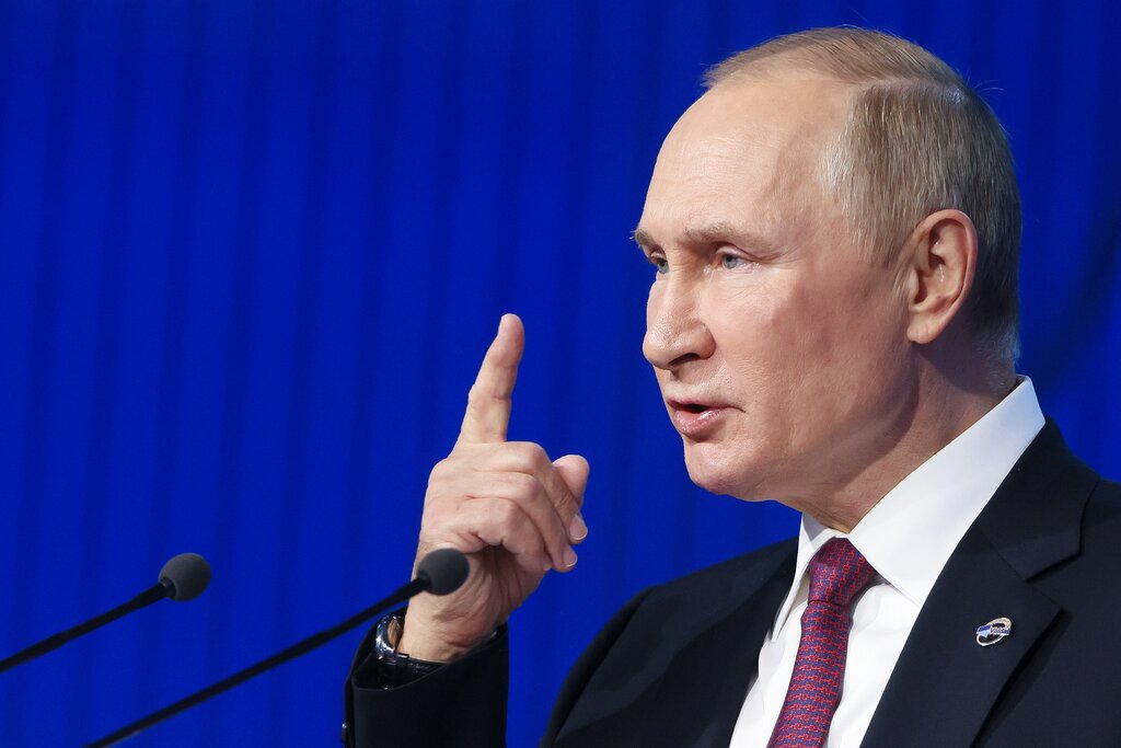 Ο Πούτιν λέει ότι οι άμαχοι πρέπει να εγκαταλείψουν τη Χερσώνα