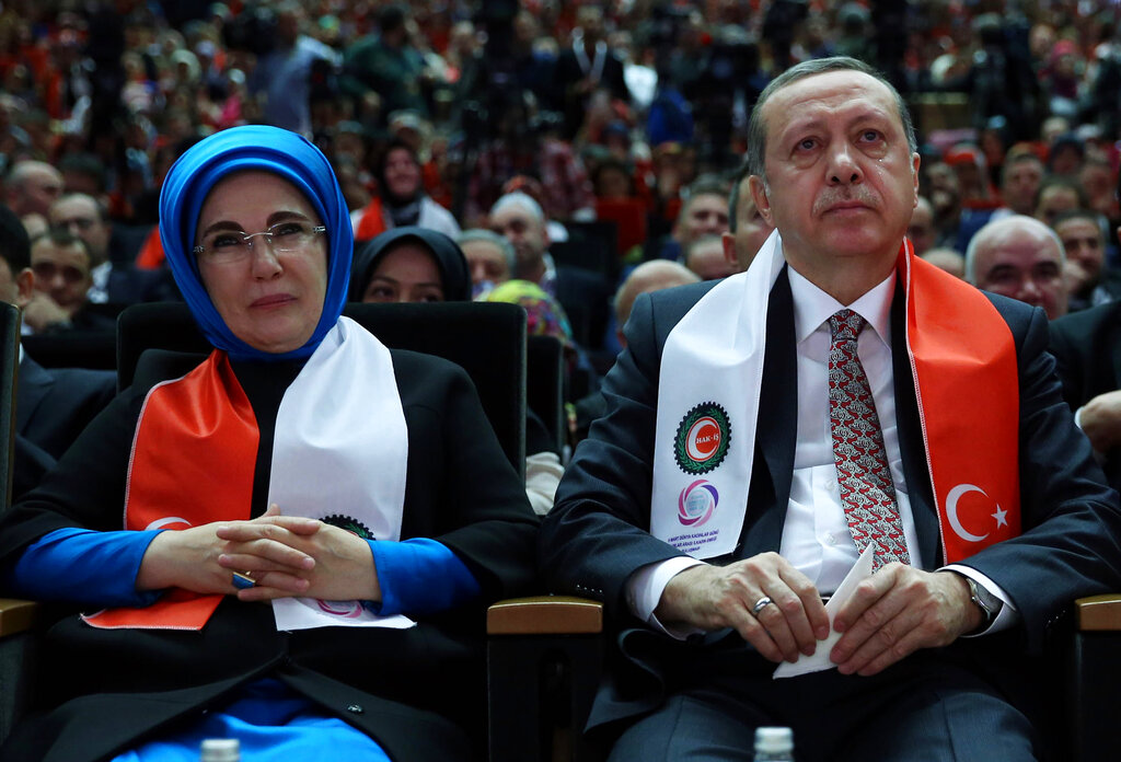 Τουρκία: Δημοψήφισμα για την τροποποίηση του συντάγματος για την ισλαμική μαντίλα πρότεινε ο Ερντογάν