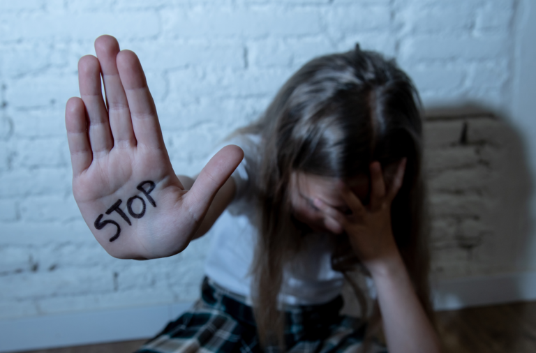 Γαλλία: Καρδινάλιος παραδέχεται ότι κακοποίησε 14χρονο κορίτσι – Αποσύρεται από τα καθήκοντά του