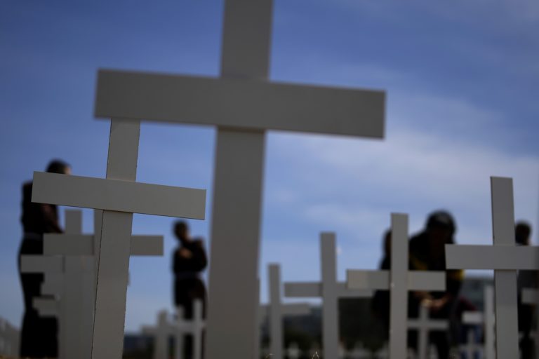Βραζιλία: Στους 4.500 αριθμούν οι “πεσόντες” υγειονομικοί στη μάχη κατά του νέου κορονοϊού