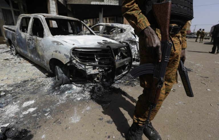 Μπουρκίνα Φάσο: Τρεις στρατιώτες και οκτώ πολίτες νεκροί απο επίθεση αποδιδόμενη σε τζιχαντιστές