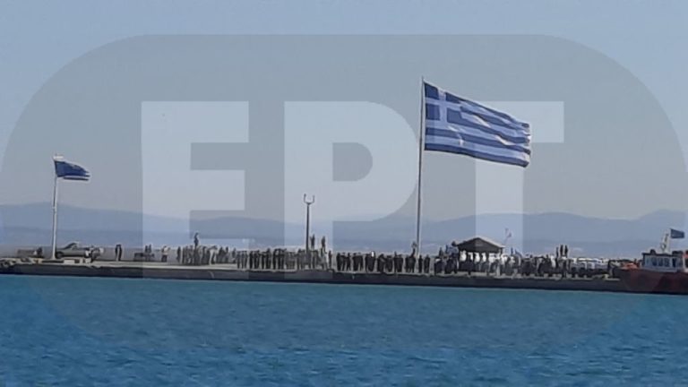 Χίος: Επαρση μεγάλης σημαίας και λαμπαδηφορία στα Καρδάμυλα