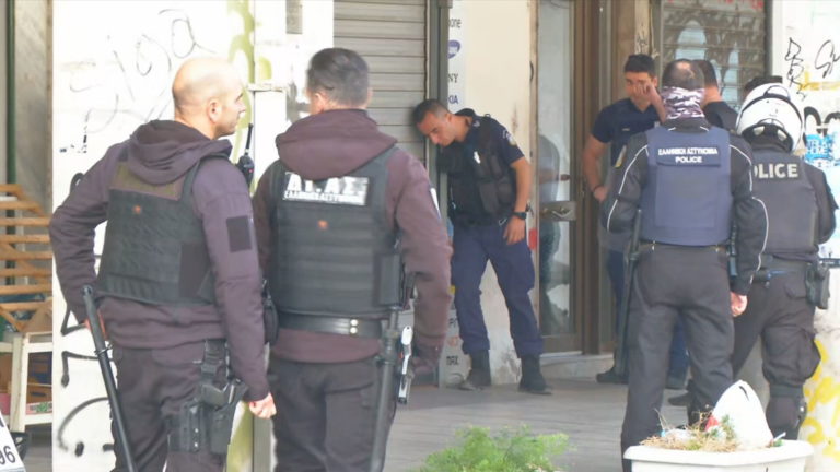 Κινηματογραφική απόπειρα ληστείας σε κατάστημα κινητής τηλεφωνίας στη Θεσσαλονίκη- Τουλάχιστον δύο συλλήψεις (video)