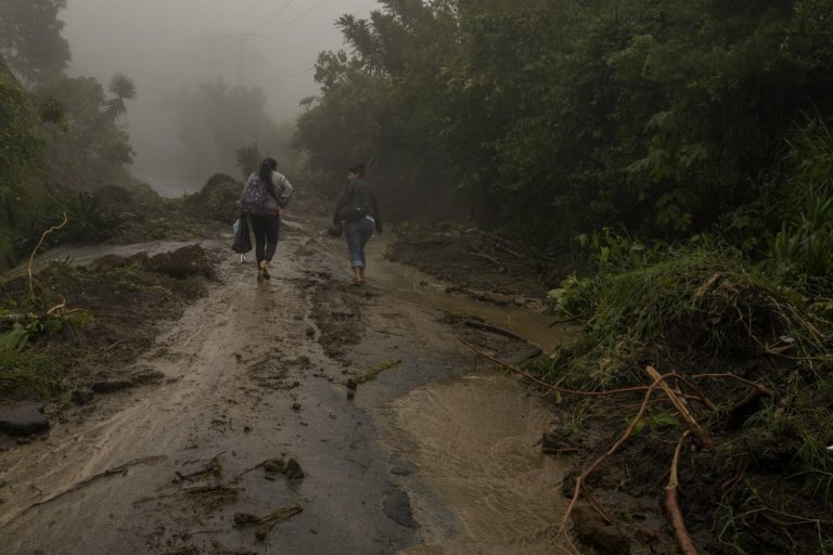 Φονικό πέρασμα του κυκλώνα «Τζούλια» στην κεντρική Αμερική  – Πάνω από 28 οι νεκροί