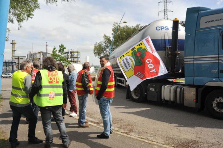Γαλλία: Η κυβέρνηση προμηθεύει βενζινάδικα από στρατηγικά αποθέματα λόγω απεργιών