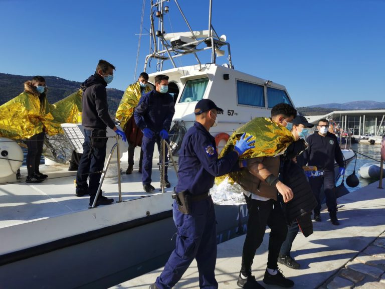 Διασώθηκαν από το Λιμενικό οκτώ άνδρες στη θαλάσσια περιοχή βόρεια της Σάμου