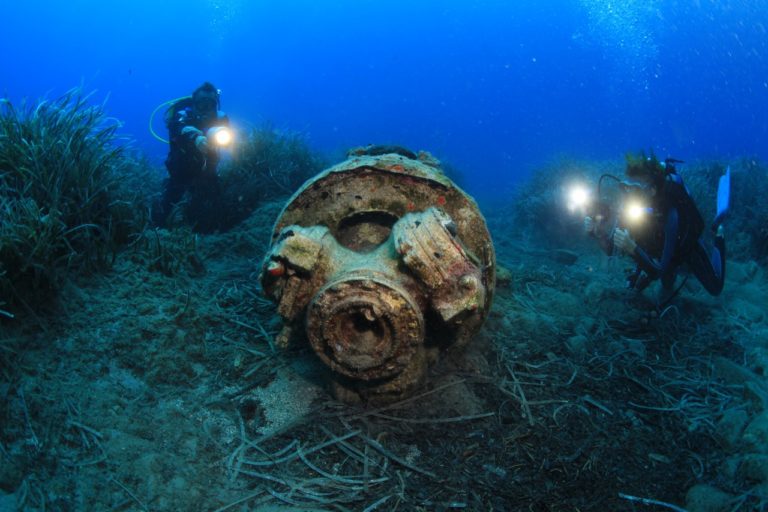 Γερμανικό «Στούκα» του Β’ Παγκοσμίου Πολέμου ταυτοποιήθηκε στα νερά της Καρπάθου – Στο φως μια τραγική ιστορία (Φωτογραφίες)