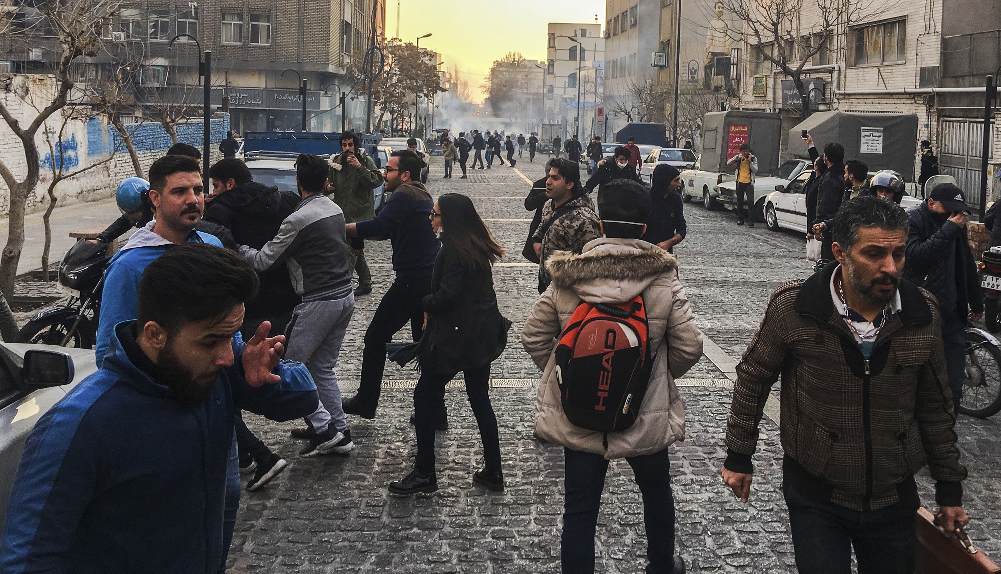 Ιράν: Στους δρόμους διαμαρτυρόμενοι φοιτητές και μαθητές αψήφησαν το κυβερνητικό τελεσίγραφο