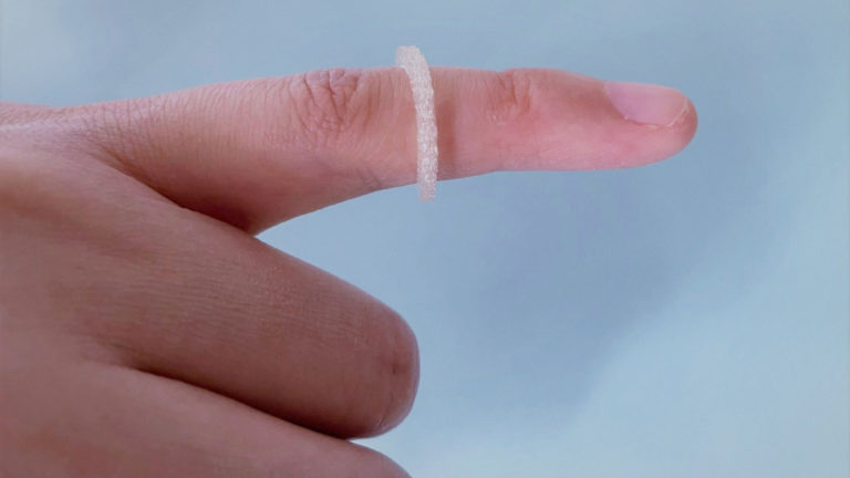 Επιστήμονες ανέπτυξαν ένα τρισδιάστατα εκτυπωμένο αντικουνουπικό δαχτυλίδι