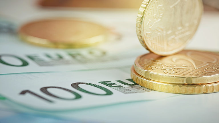 Ένθετο Οικονομία: Σε υψηλά τετραμήνου το Ευρώ σε σχέση με το Δολάριο