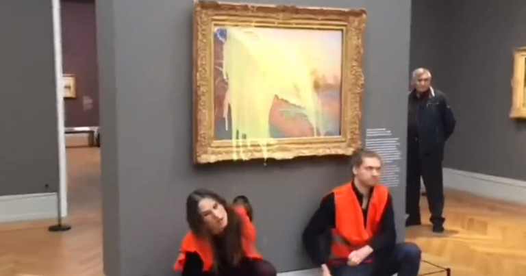 Ακτιβιστές έριξαν πουρέ πατάτας σε πίνακα του Μονέ (video)