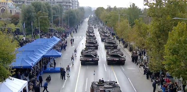 Στρατιωτική παρέλαση: Εθνική περηφάνεια, μηνύματα ενότητας, εντυπωσιακές επιδείξεις