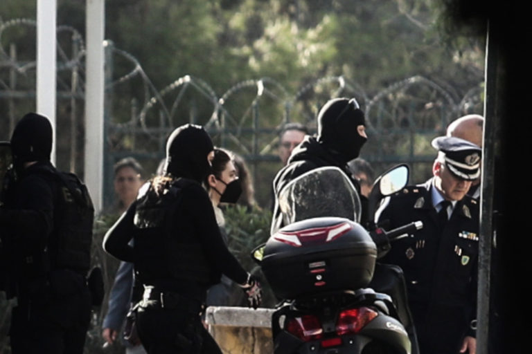 Υπόθεση παιδιών – Πάτρα: Στην Ανακρίτρια η μητέρα για τις δολοφονίες των δύο μικρότερων κοριτσιών
