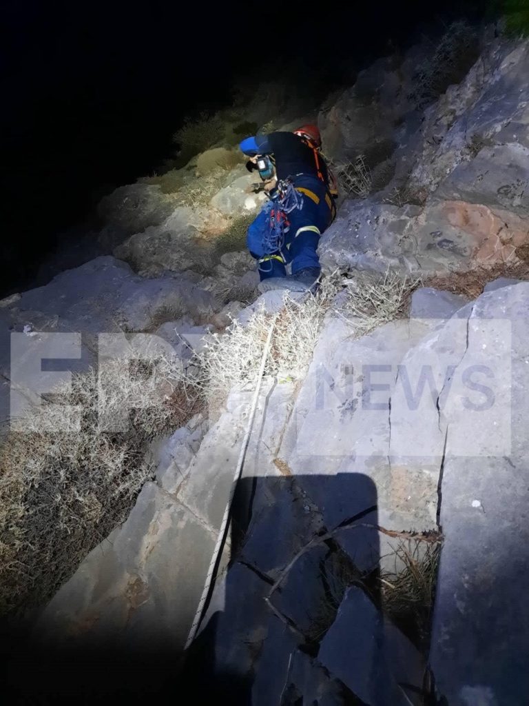 Αίσιο τέλος στην ολονύχτια κινητοποίηση Πυροσβεστικής και ΕΚΑΜ για τη διάσωση τουρίστα στο Φαράγγι της Σαμαριάς