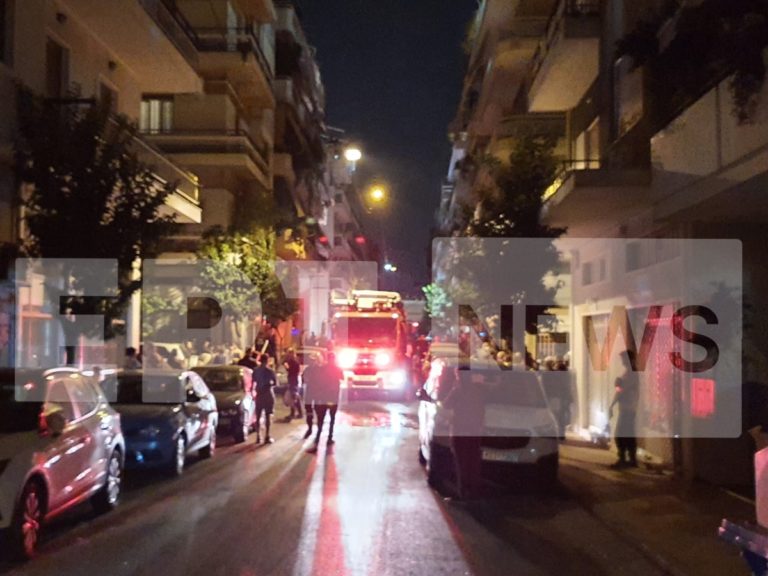 Συναγερμός στον Ν. Κόσμο: Ένας νεκρός από φωτιά που ξέσπασε σε διαμέρισμα (video)