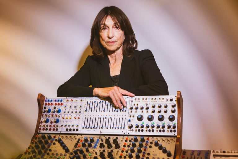 Microcosmos: Η Suzanne Ciani εγκαινιάζει τη νέα σειρά συναυλιών του ΚΠΙΣΝ