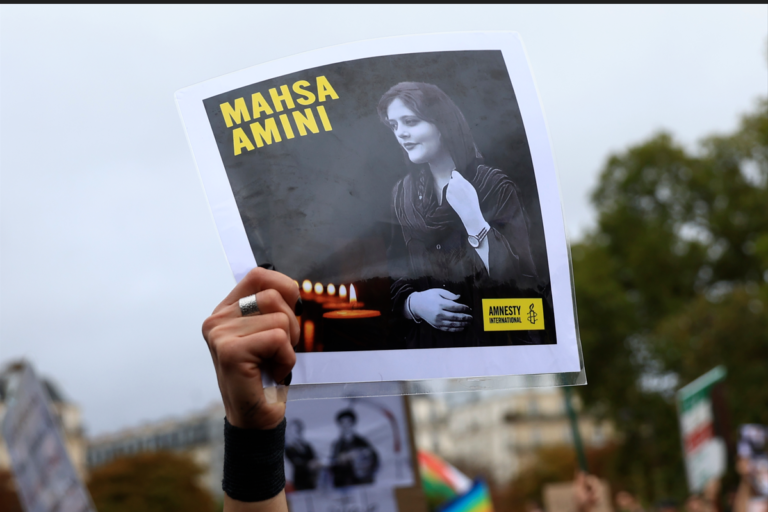 Μαχσά Αμινί: Η Τεχεράνη συνδέει τον θάνατο της με υποκείμενο νόσημα