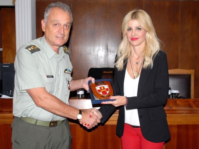 Έλενα Ράπτη: Τα παιδιά χρειάζονται σαφείς οδηγίες ως προς το ποιοι είναι οι ενήλικες, που αποτελούν το δίκτυο ασφαλείας τους