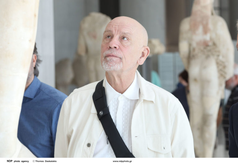 Ο Τζον Μάλκοβιτς επισκέφθηκε το Μουσείο της Ακρόπολης (φωτογραφίες)