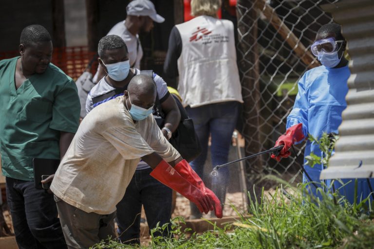 Ουγκάντα: Επισήμως 17 οι θάνατοι από την επιδημία Έμπολα