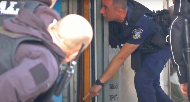 Θεσσαλονίκη: Αλεξίσφαιρα γιλέκα με διακριτικό της αστυνομίας φορούσαν οι δράστες της απόπειρας ληστείας