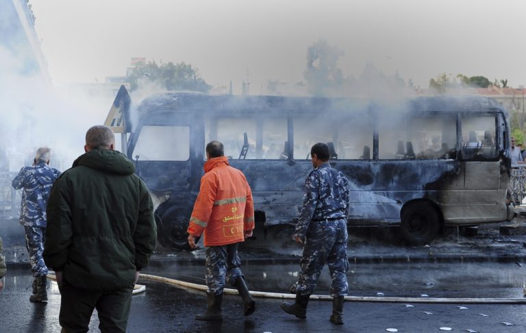 Συρία: Ανατίναξη λεωφορείου σκοτώνει 18 Σύρους στρατιώτες